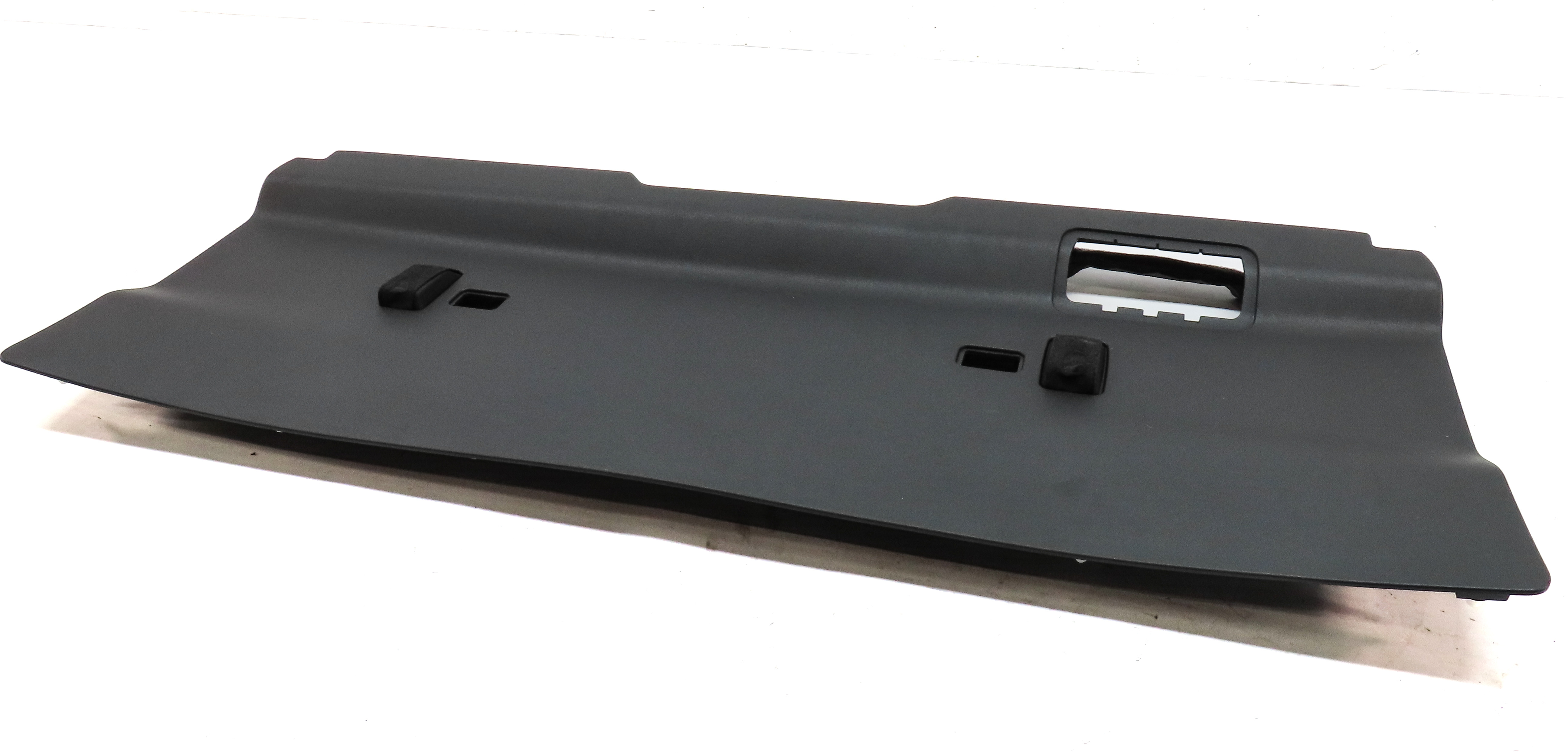 17-20 LAND ROVER DISCOVERY L462 REAR TAILGATE LOWER HATCH DECKLID TRIM PANEL — exact item pictured